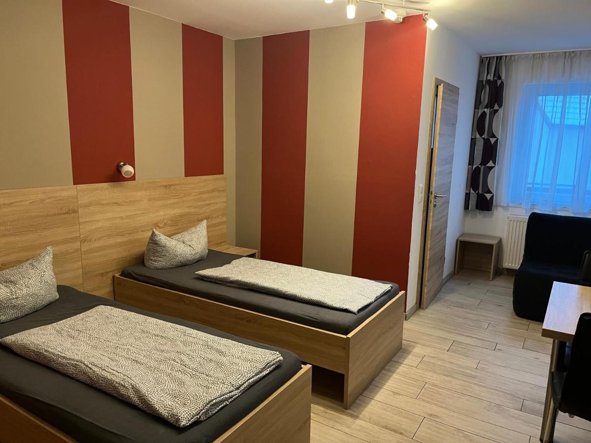 Haus Roseneck-Pension Am Stadtrand 볼켄 외부 사진